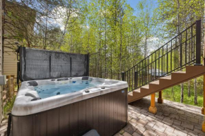 New! Lilac Lodge - Pet friendly retreat close to downtown and golf course
